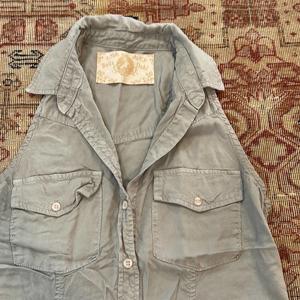 Bella Dahl | Tencel sleeveless button down blouse medium light blue - Picture 4 of 7